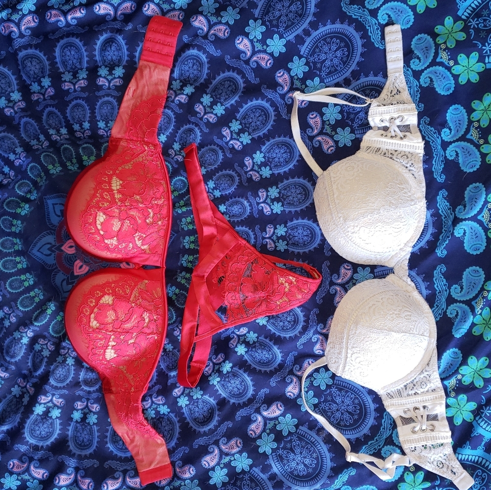 Lot of 2 VS Bras 32D